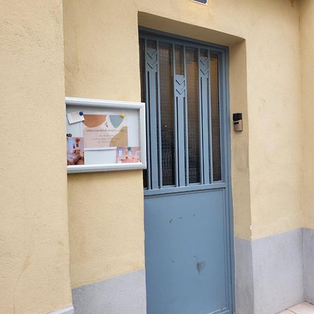 Appartement Entre arènes et maison carrée P1 à Nîmes Extérieur photo