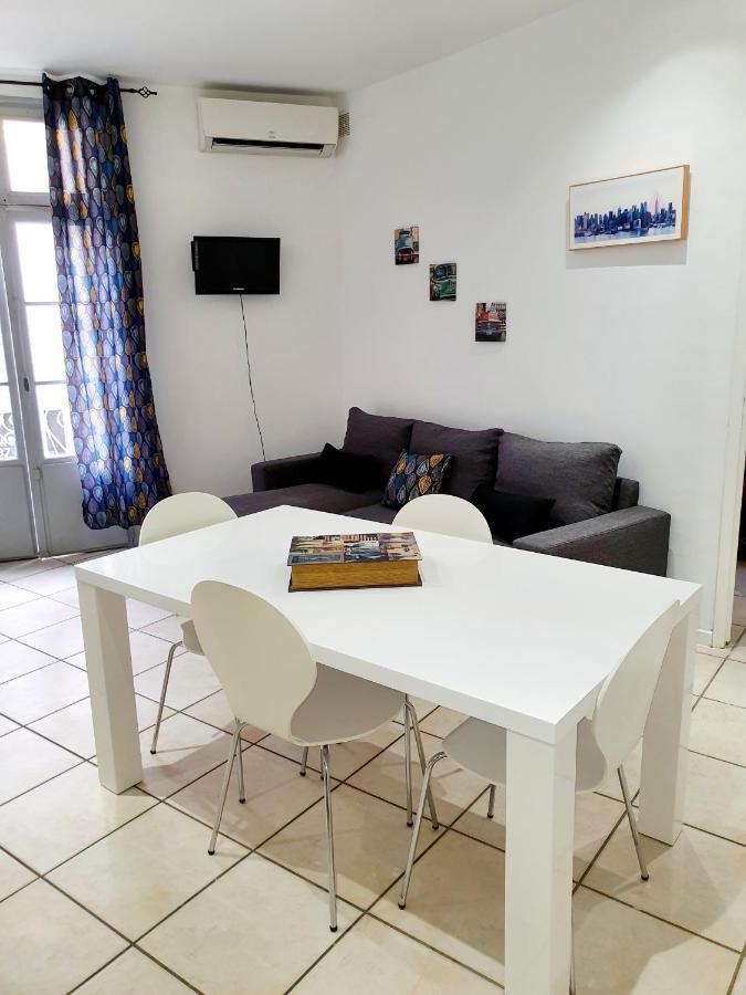 Appartement Entre arènes et maison carrée P1 à Nîmes Extérieur photo